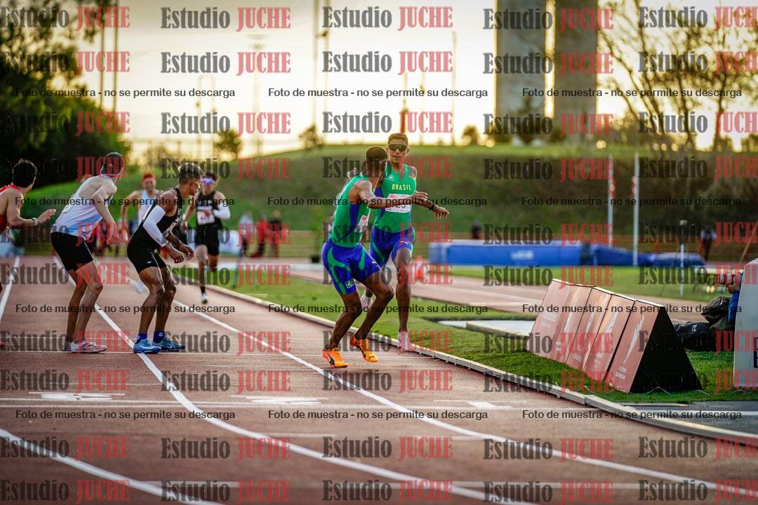 Fotos de los relevos 4x400 m de varones