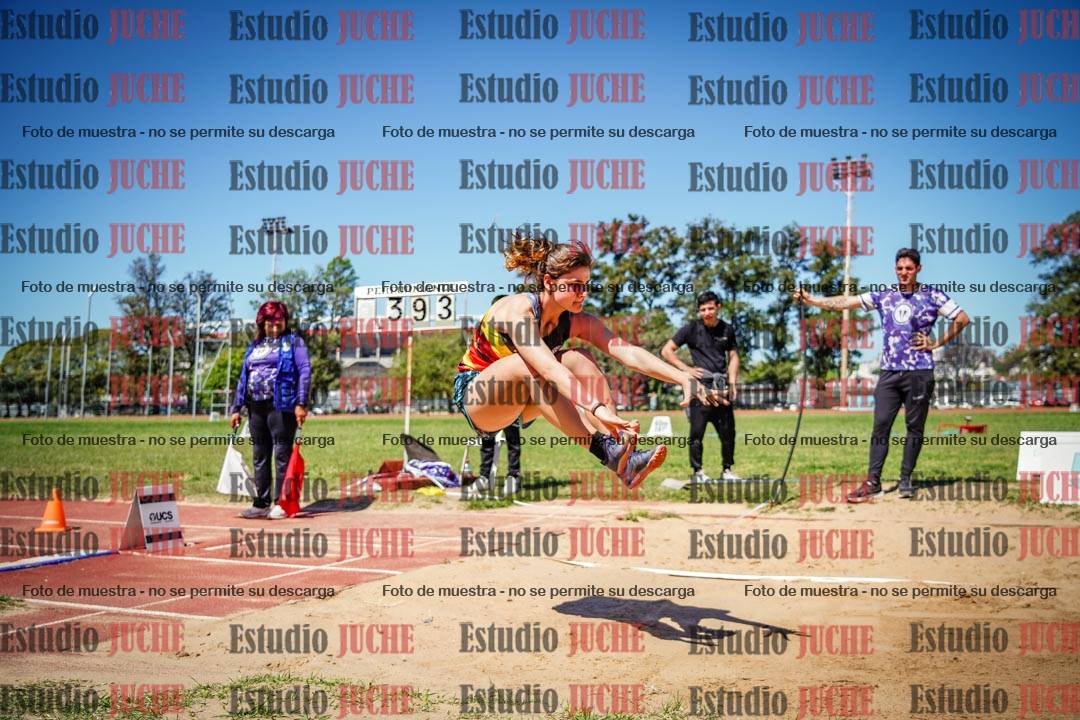 Fotos del salto en largo de mujeres