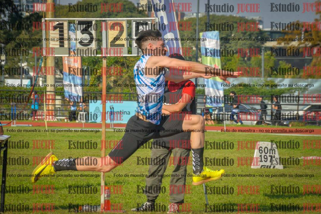 Fotos del salto en largo de varones