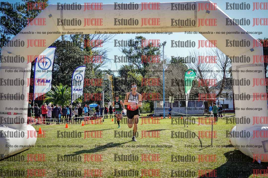 Fotos de la llegada del cross de 8000 m