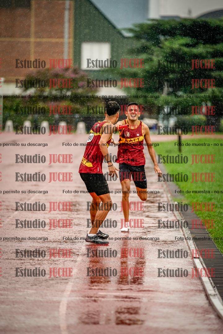 Fotos de las postas 4x400 m de varones