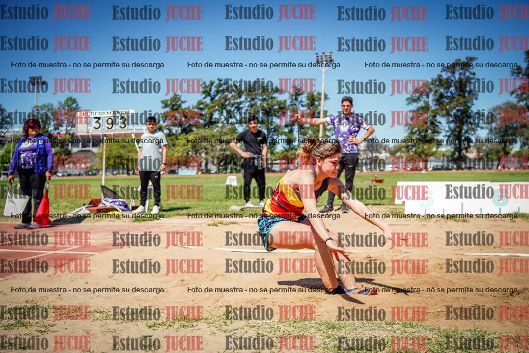 Fotos del salto en largo de mujeres