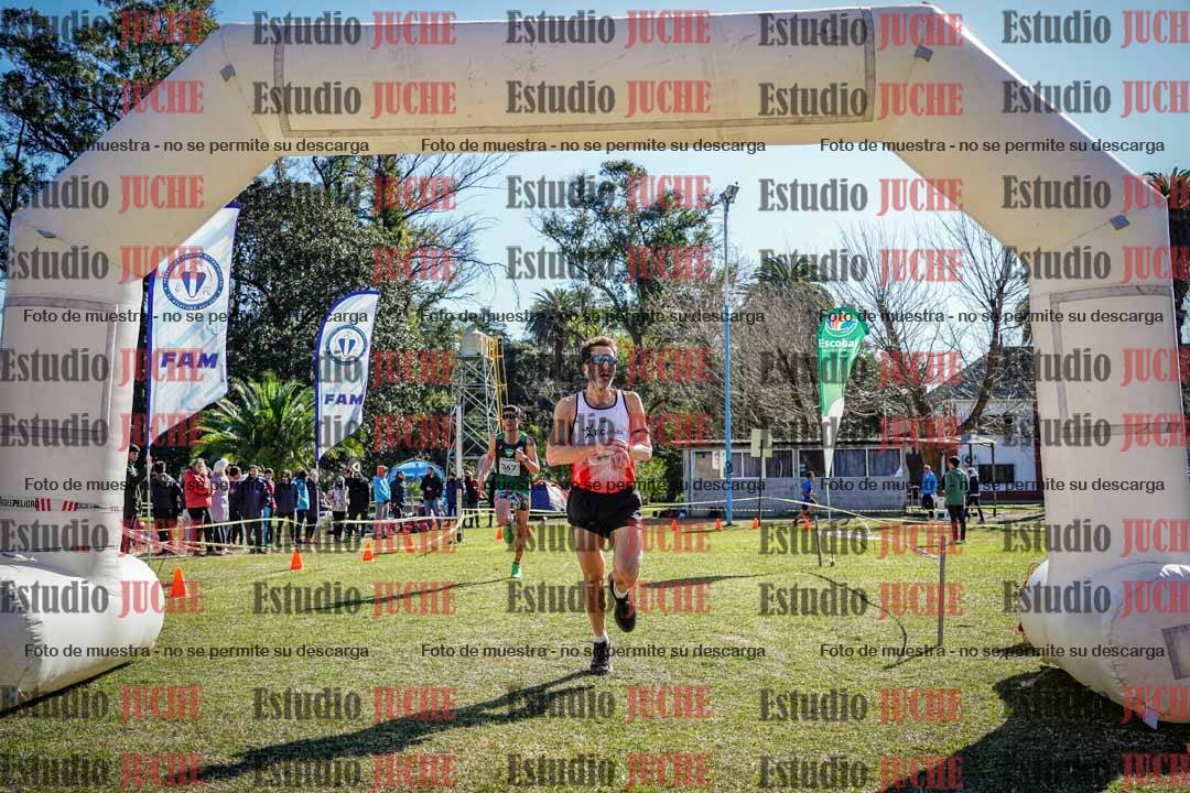 Fotos de la llegada del cross de 8000 m