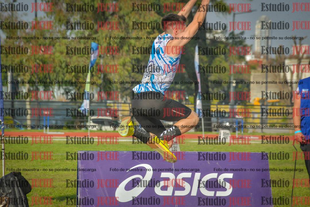 Fotos del salto en largo de varones
