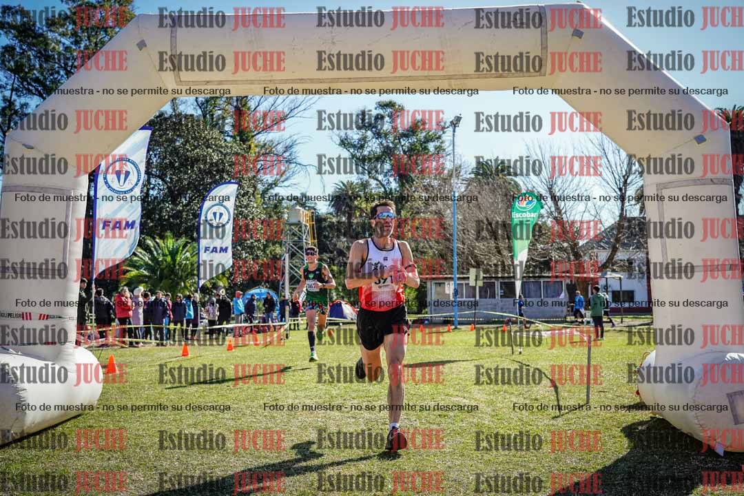 Fotos de la llegada del cross de 8000 m