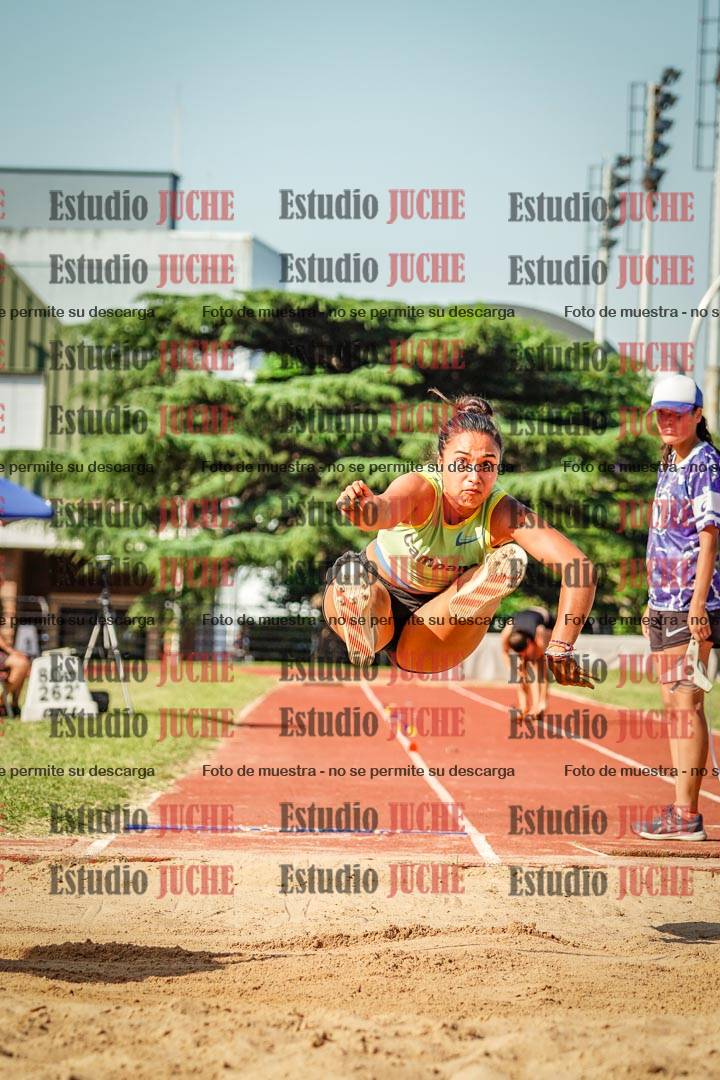 Fotos del salto en largo de mujeres
