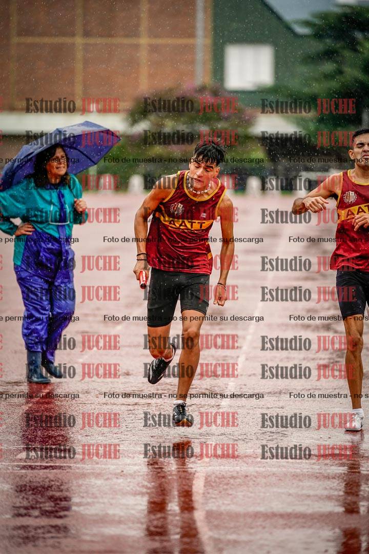 Fotos de las postas 4x400 m de varones