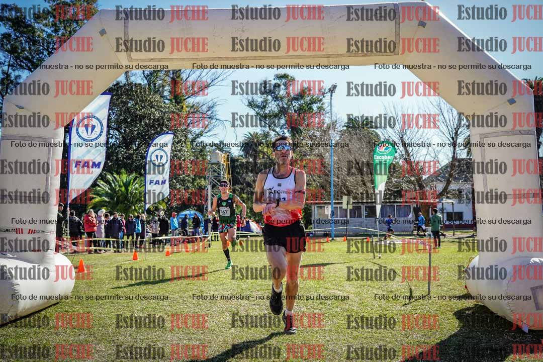 Fotos de la llegada del cross de 8000 m