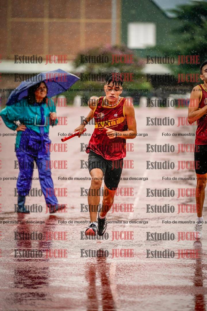 Fotos de las postas 4x400 m de varones