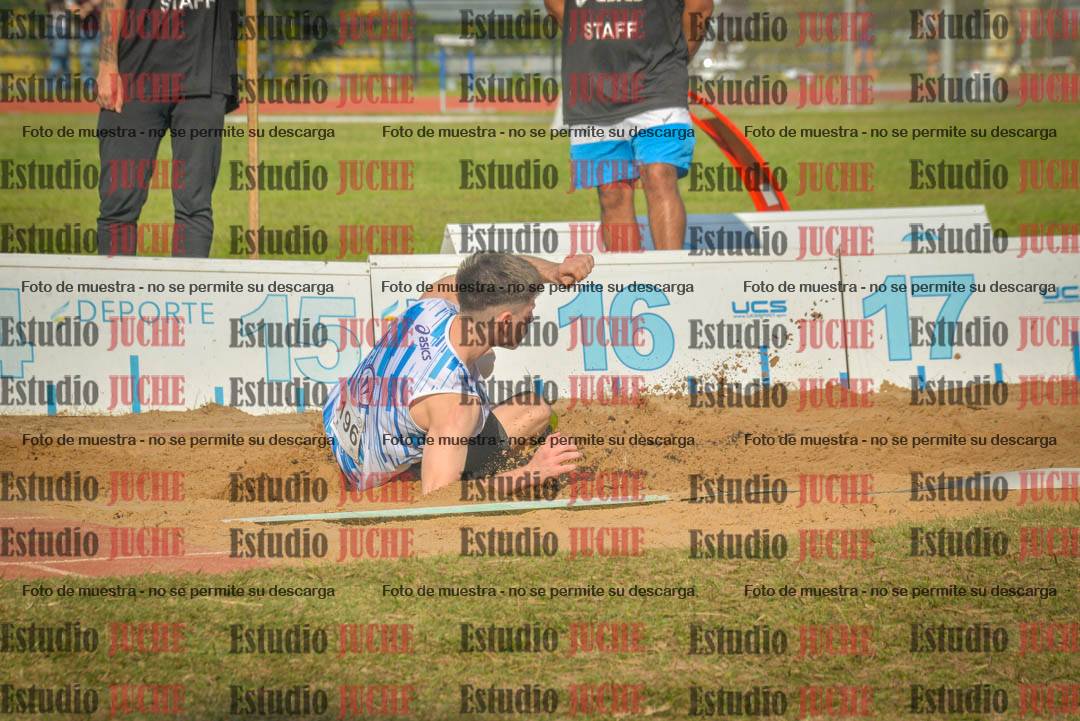 Fotos del salto en largo de varones