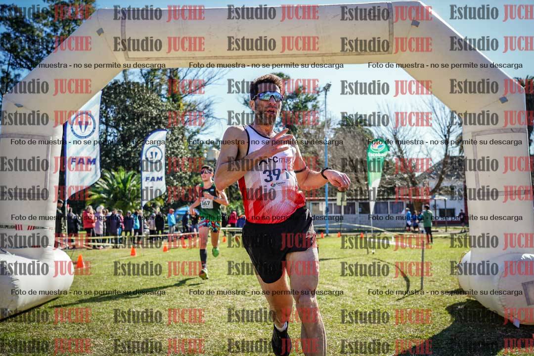 Fotos de la llegada del cross de 8000 m