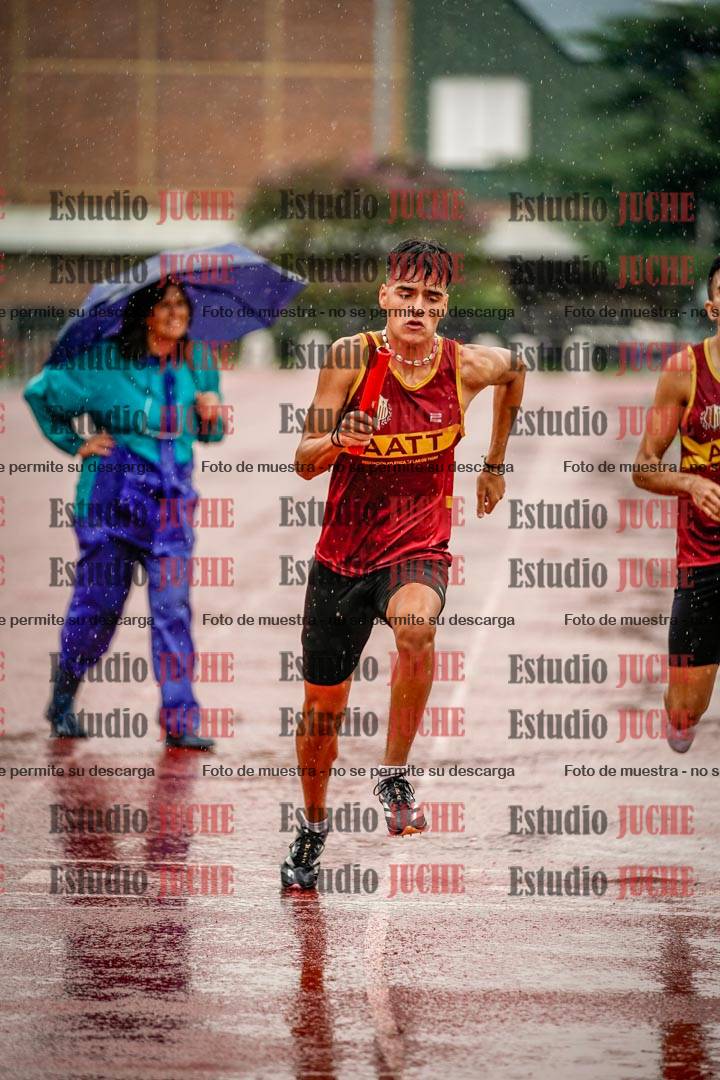 Fotos de las postas 4x400 m de varones