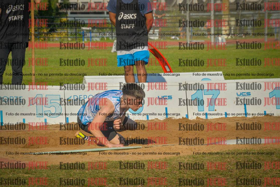Fotos del salto en largo de varones