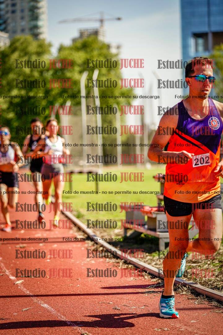 Fotos de los 5000 m llanos de mujeres y varones