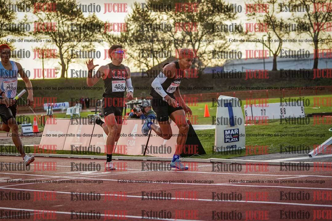 Fotos de los relevos 4x400 m de varones