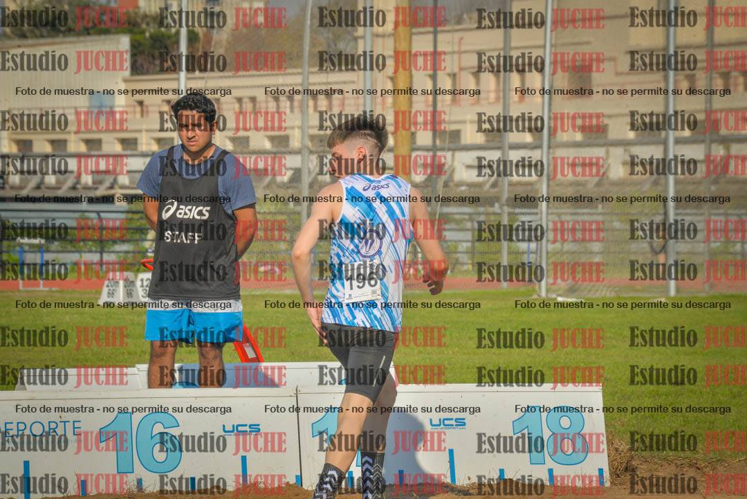 Fotos del salto en largo de varones