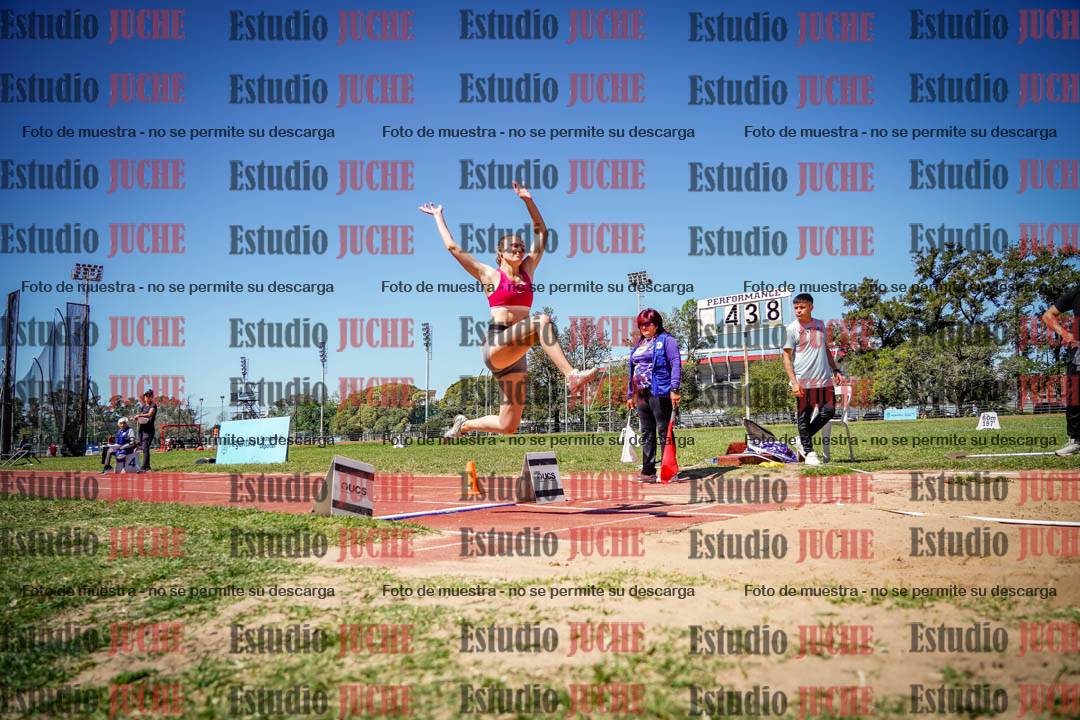 Fotos del salto en largo de mujeres