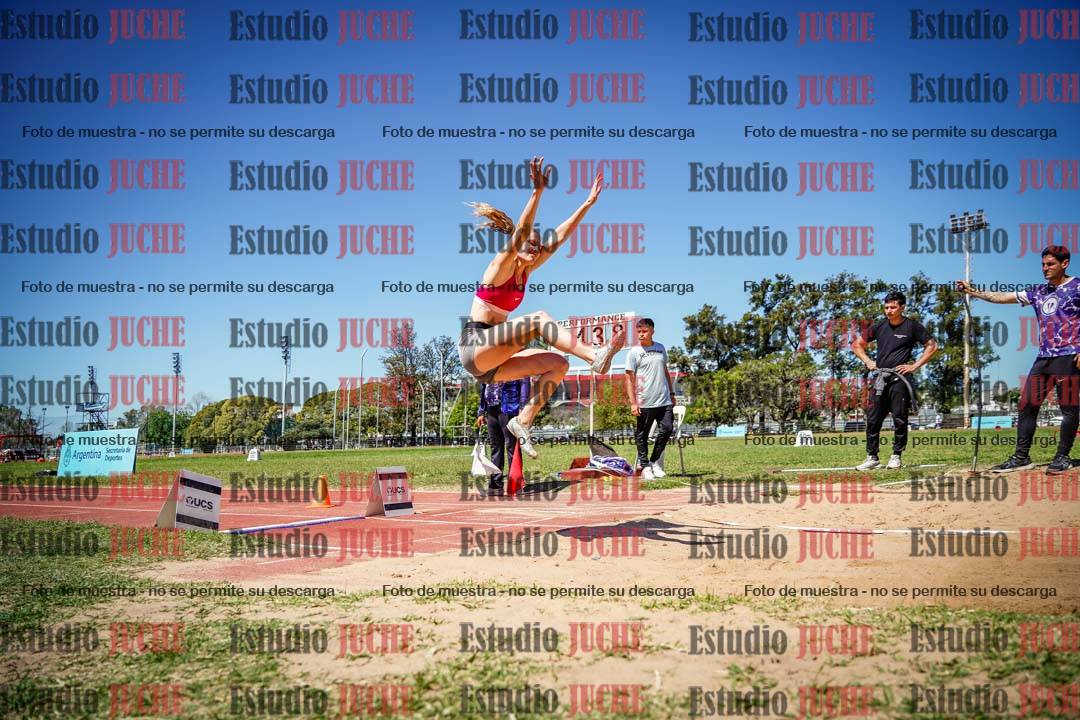 Fotos del salto en largo de mujeres