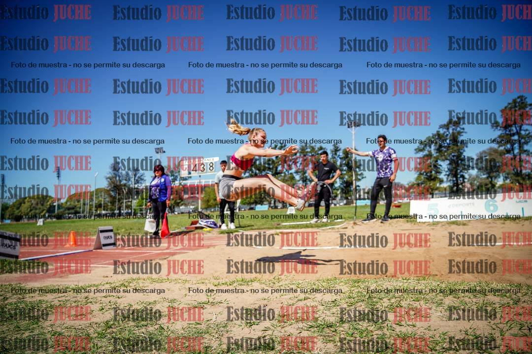 Fotos del salto en largo de mujeres