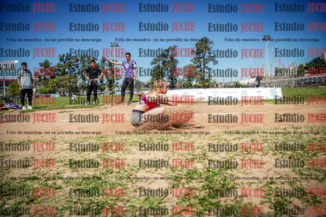 Fotos del salto en largo de mujeres