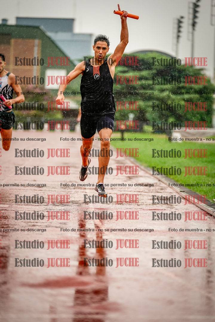 Fotos de las postas 4x400 m de varones