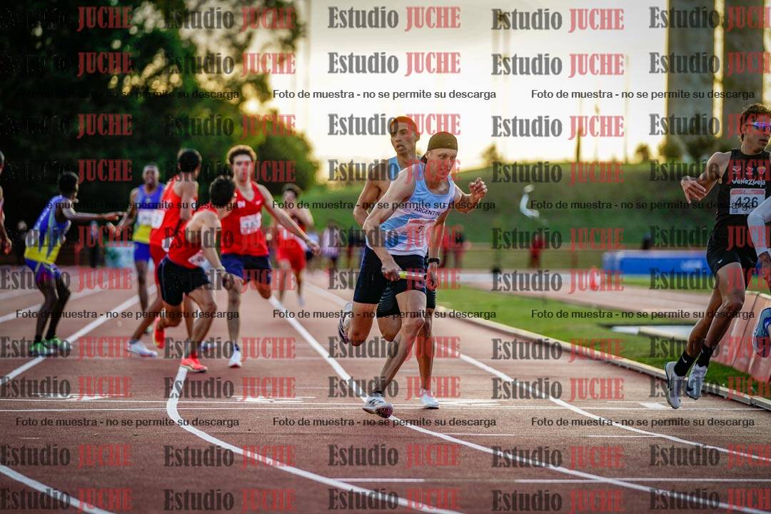 Fotos de los relevos 4x400 m de varones