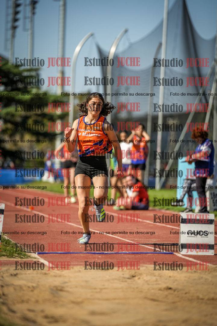 Fotos del salto en largo de mujeres