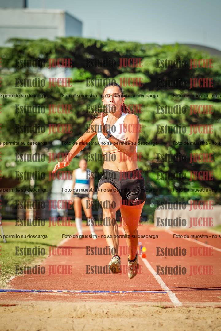 Fotos del salto en largo de mujeres