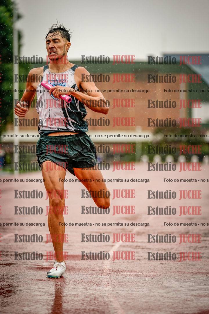 Fotos de las postas 4x400 m de varones
