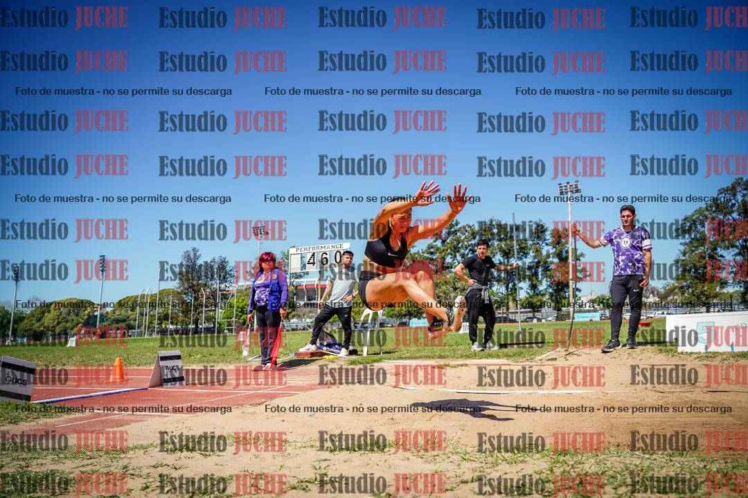 Fotos del salto en largo de mujeres