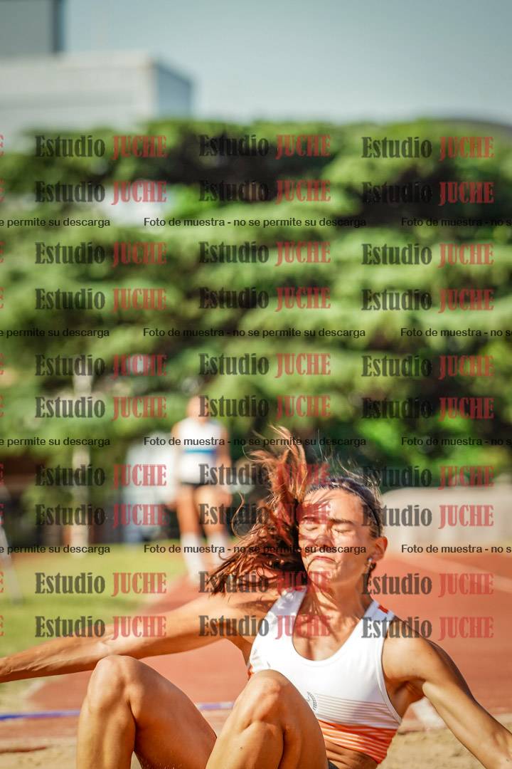 Fotos del salto en largo de mujeres