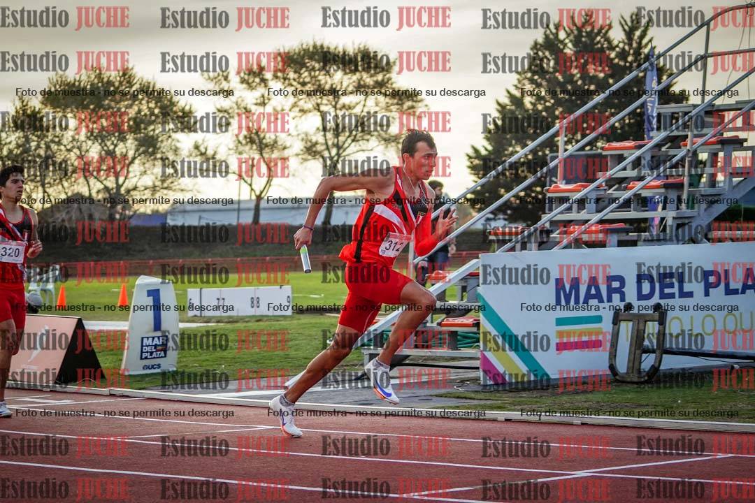 Fotos de los relevos 4x400 m de varones