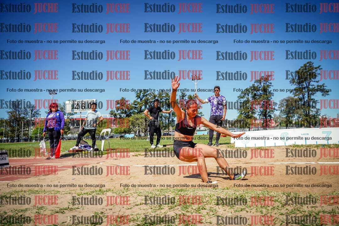 Fotos del salto en largo de mujeres