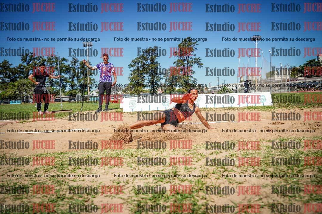 Fotos del salto en largo de mujeres