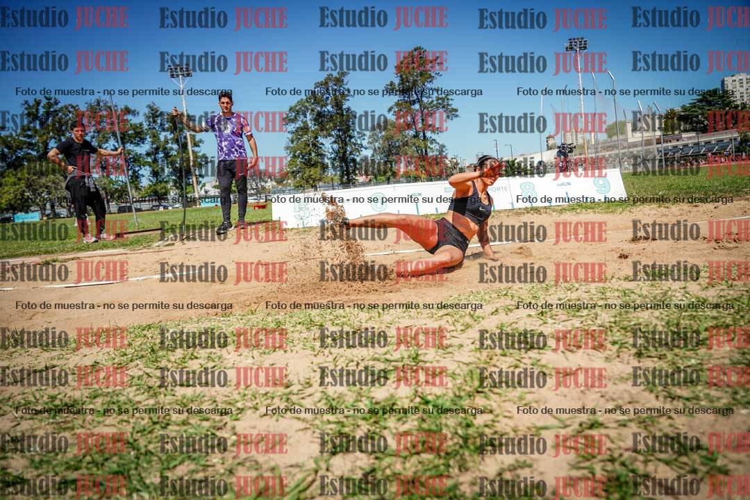 Fotos del salto en largo de mujeres
