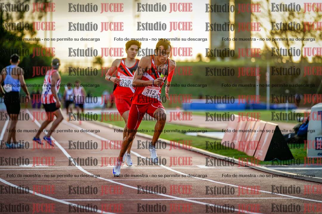 Fotos de los relevos 4x400 m de varones