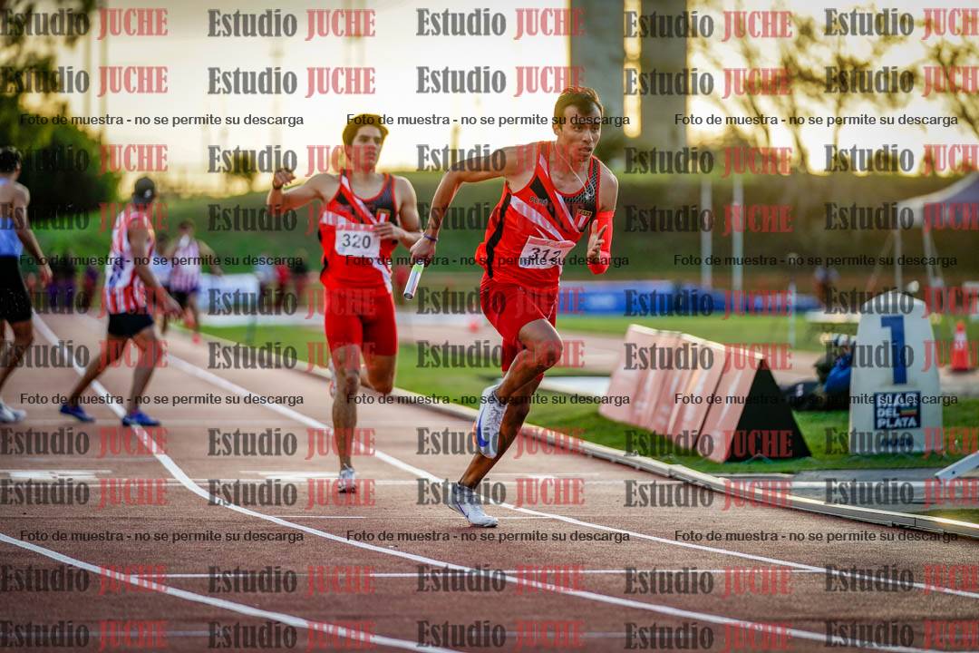 Fotos de los relevos 4x400 m de varones