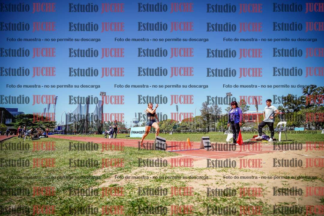 Fotos del salto en largo de mujeres