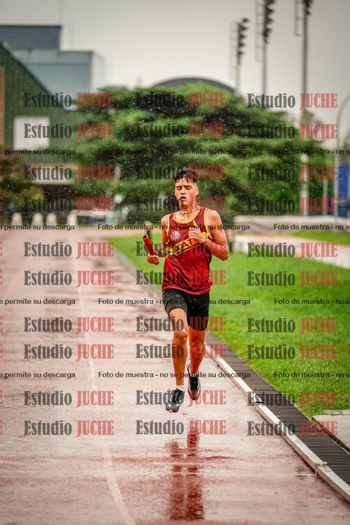Fotos de las postas 4x400 m de varones