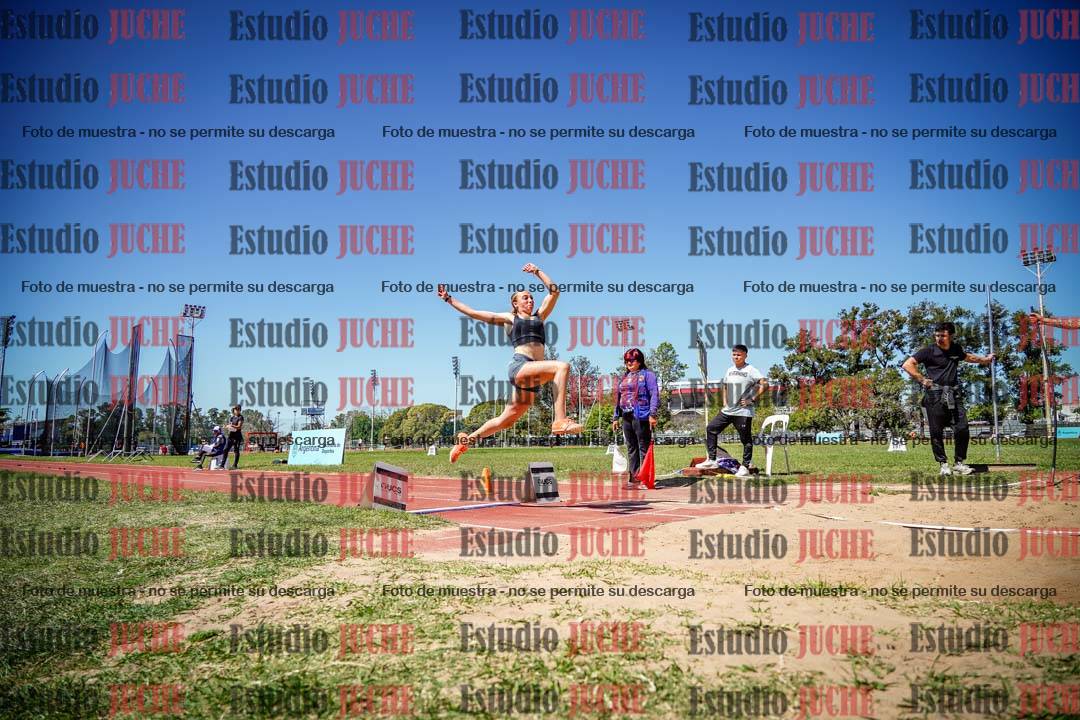 Fotos del salto en largo de mujeres