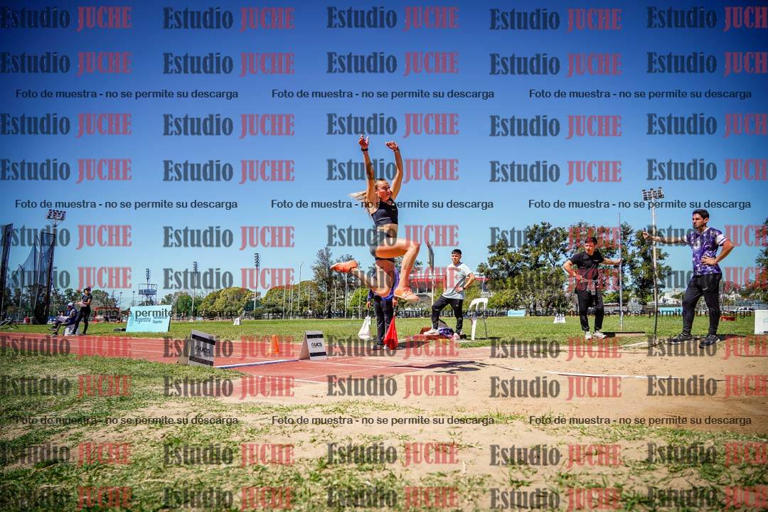 Fotos del salto en largo de mujeres