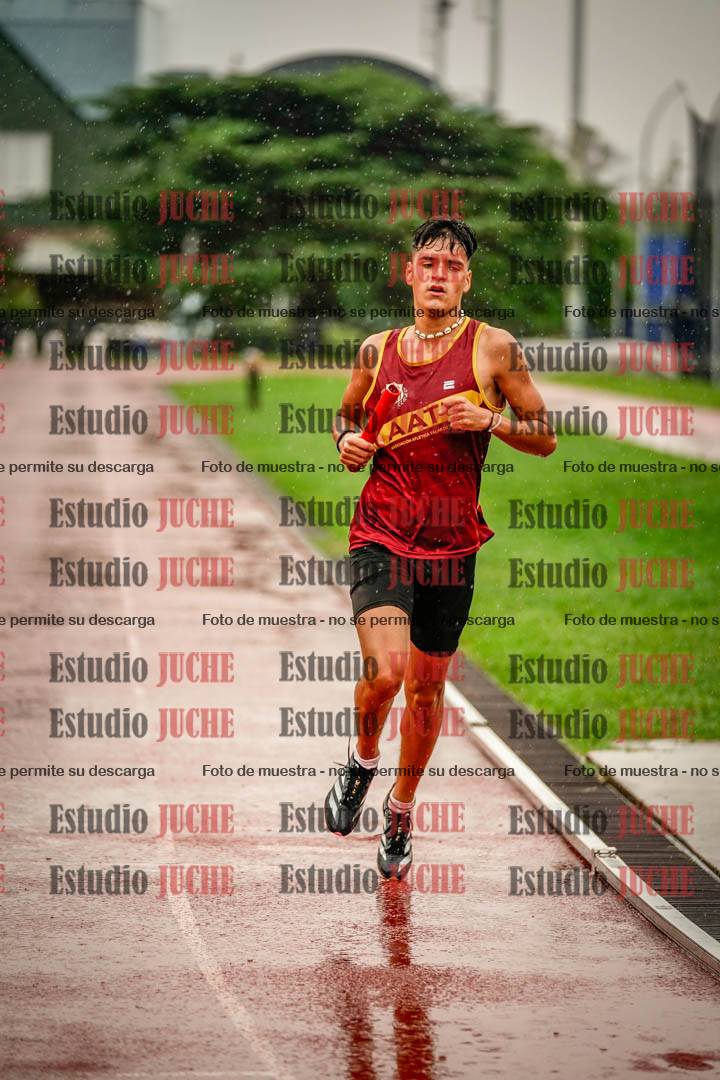 Fotos de las postas 4x400 m de varones