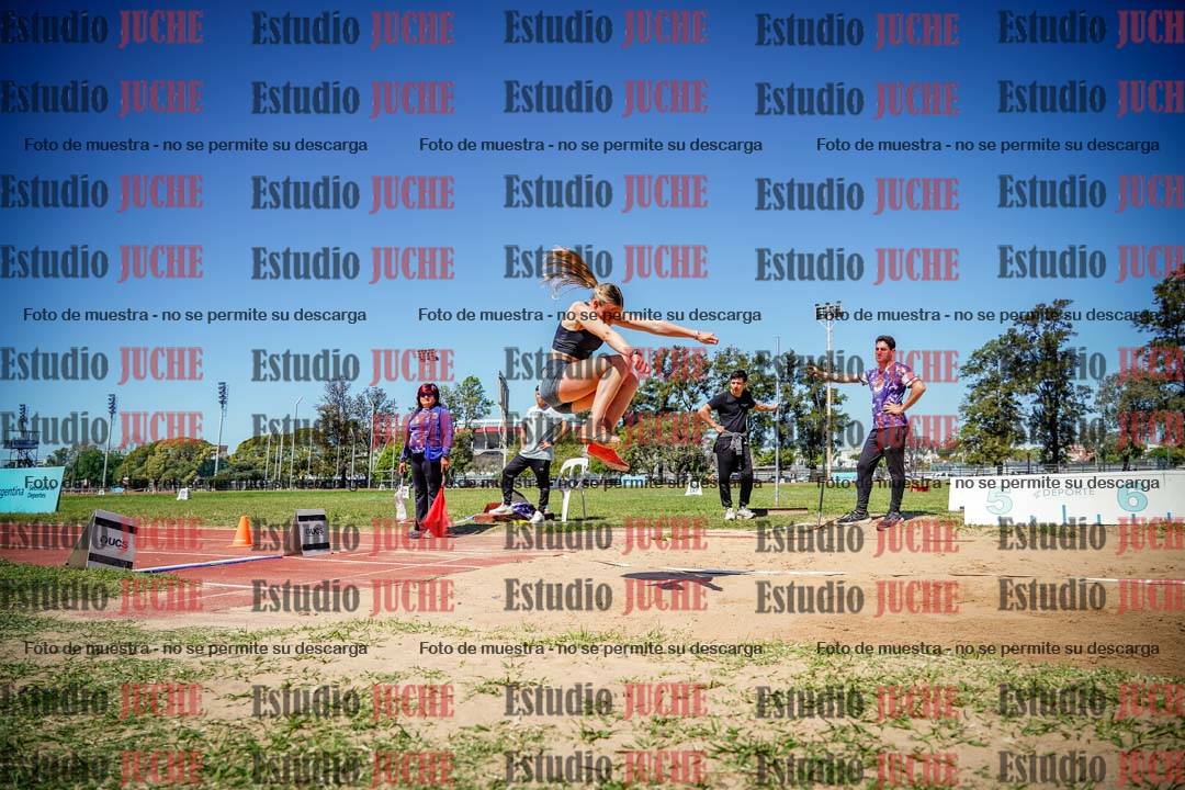 Fotos del salto en largo de mujeres