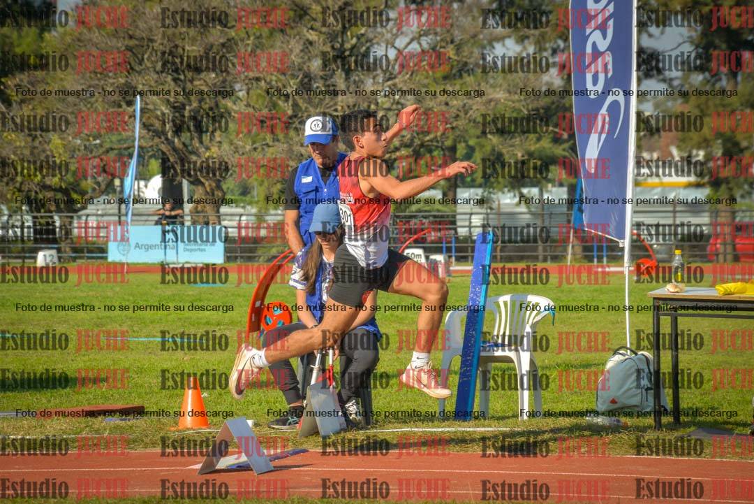 Fotos del salto en largo de varones