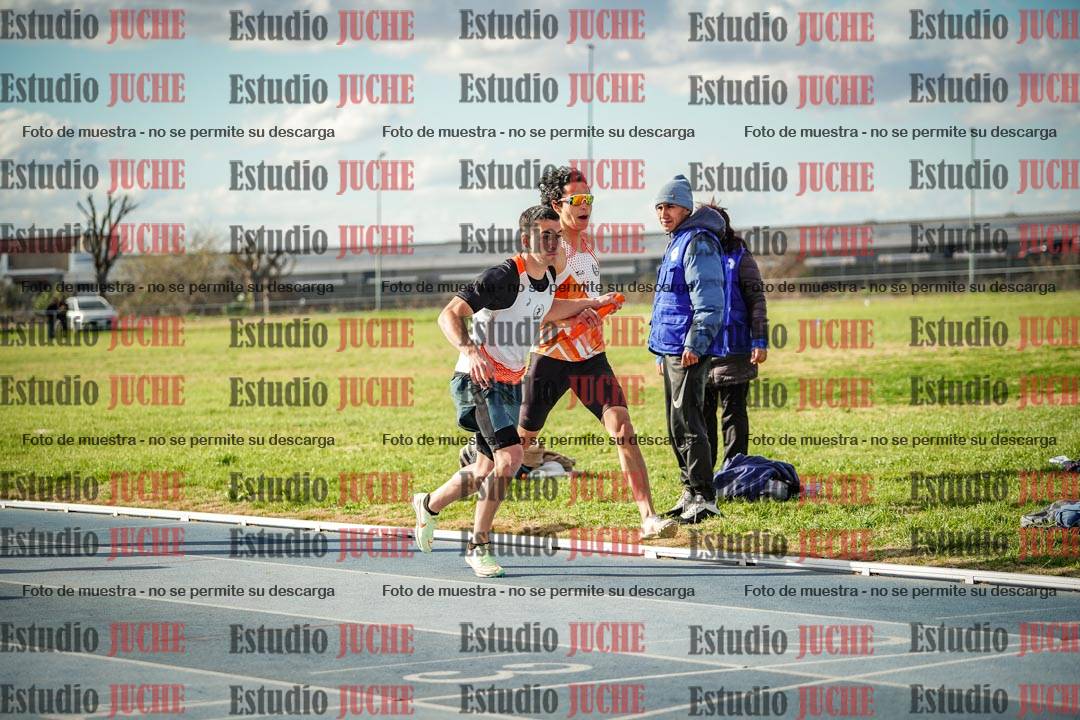 Fotos de las postas 4x400 m llanos de varones