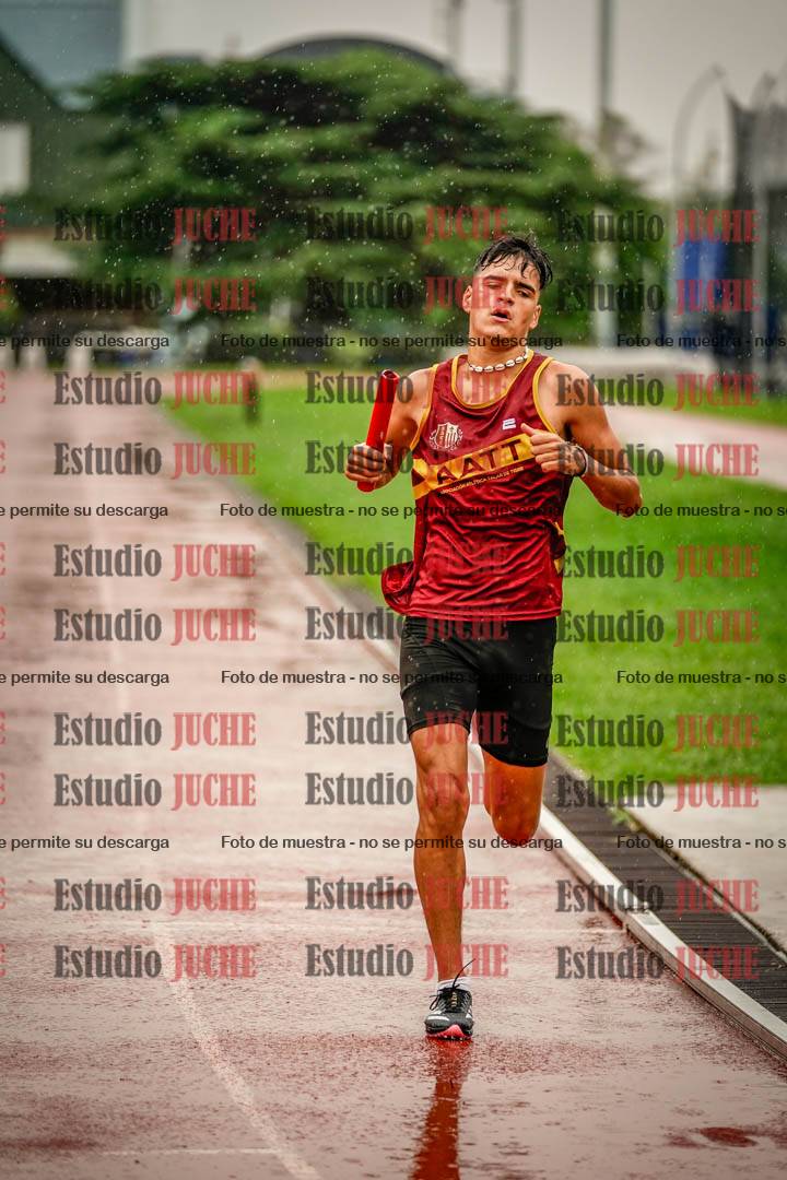 Fotos de las postas 4x400 m de varones