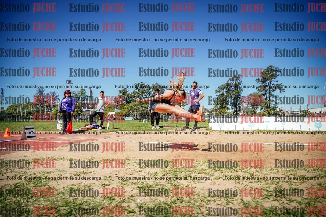 Fotos del salto en largo de mujeres