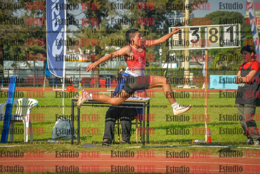 Fotos del salto en largo de varones