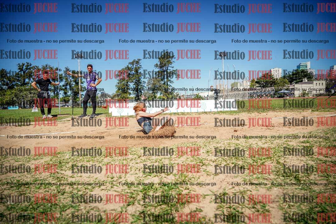Fotos del salto en largo de mujeres