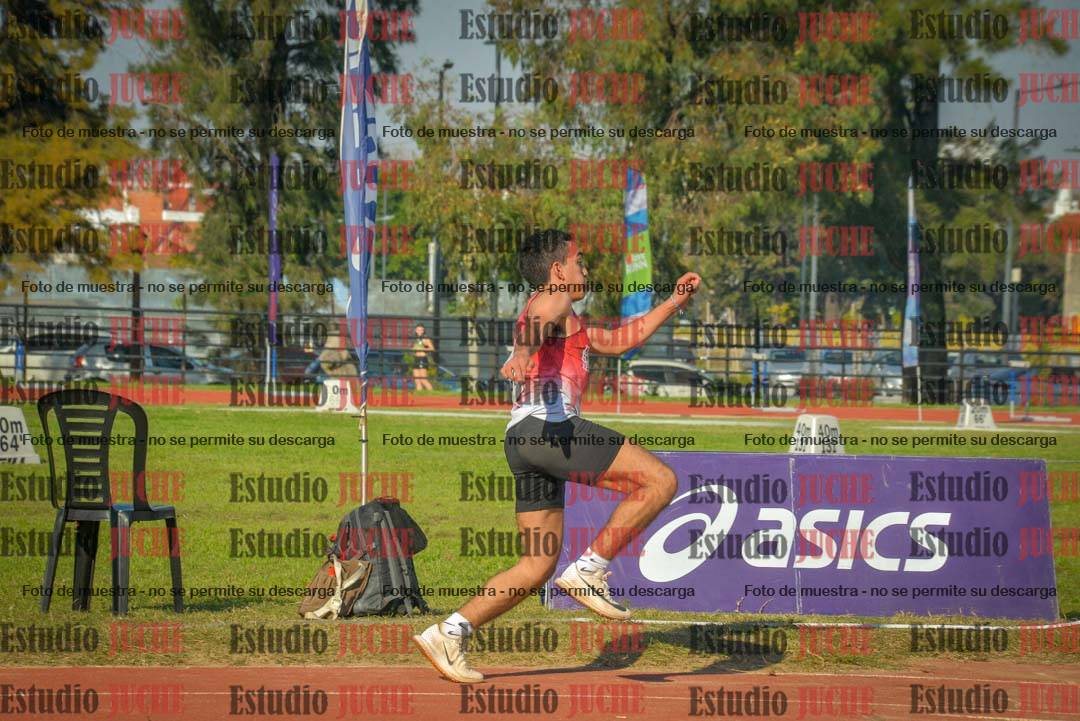 Fotos del salto en largo de varones